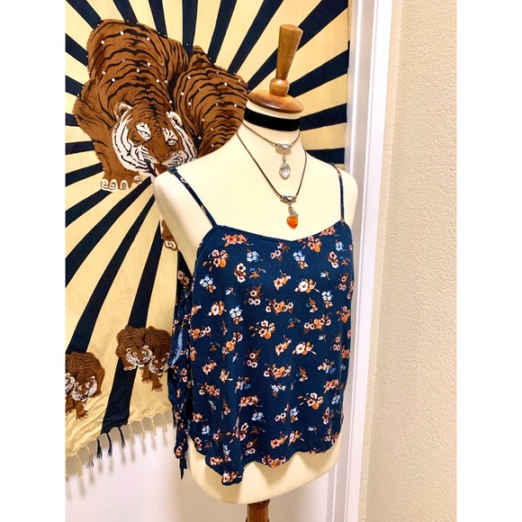 🌈 Stylish summer flower top - Picture 2 of 8